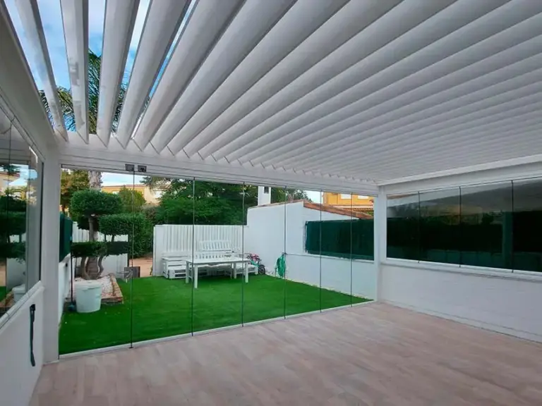 Ventajas de las pérgolas bioclimáticas en el clima valenciano