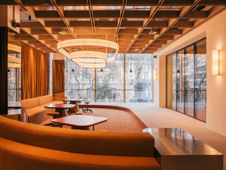 MIL Studios diseña el espacio de trabajo de las oficinas de URW en Madrid