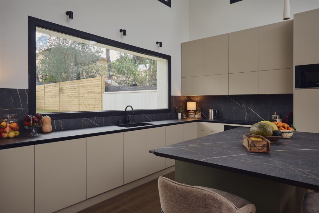 hogar contemporaneo entre pinos 2