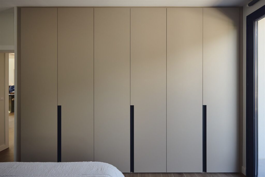 hogar contemporaneo entre pinos 6