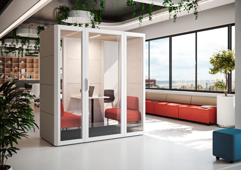 Actiu presenta Qyos, cabinas insonorizadas para mejorar la concentración en oficinas abiertas