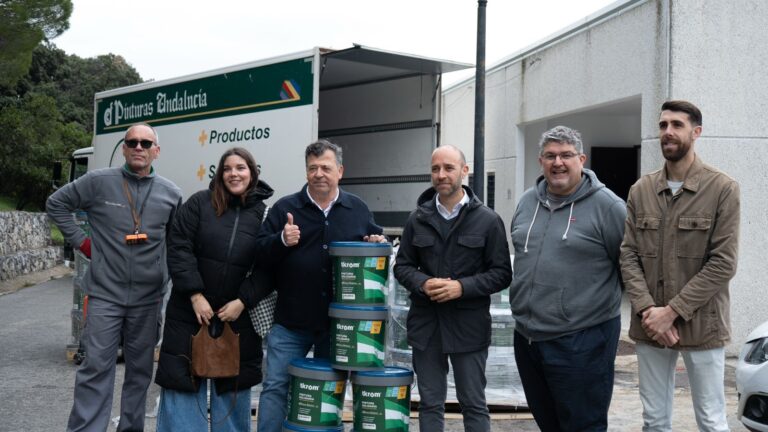 Pinturas Andalucía: Ejemplo de Solidaridad con Donación de 8.000 Litros de Pintura