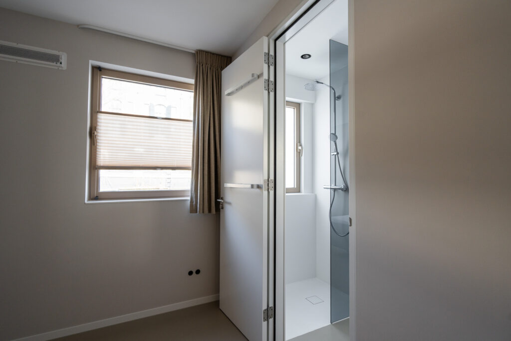 HIMACS transforma una casa flotante en Amsterdam 12