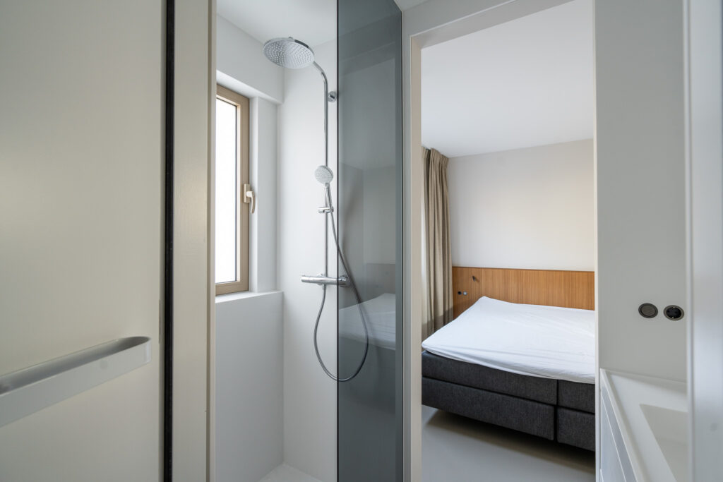 HIMACS transforma una casa flotante en Amsterdam 16