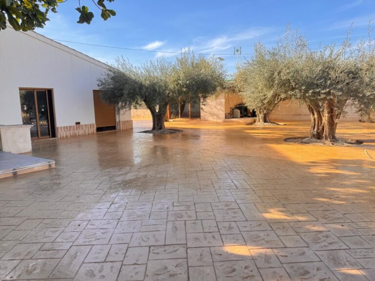 Prevención de agrietamientos en hormigón impreso: claves esenciales para Murcia