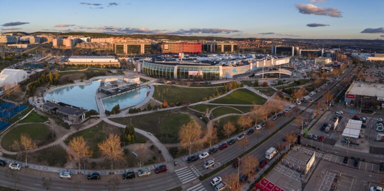 Omagic Bowling reabre sus puertas en H2O con 17 pistas y un espacio de ocio renovado