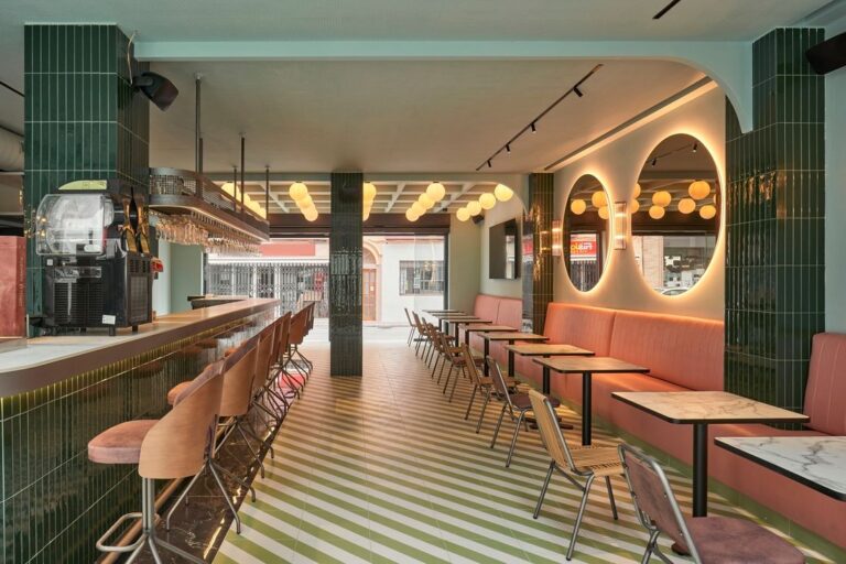 Almo Studio transforma S’Atalaia Apartments en una experiencia inmersiva